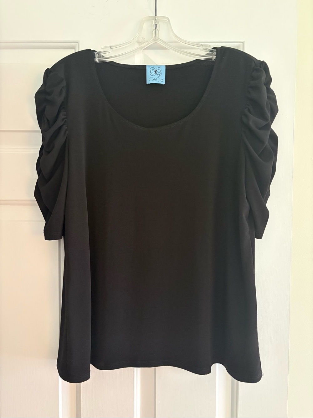 CeCe Black Ruched Sleeve Scoop Neck Top (size L)